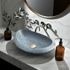 Granittservant YURI – grå naturstein med særegen utforming